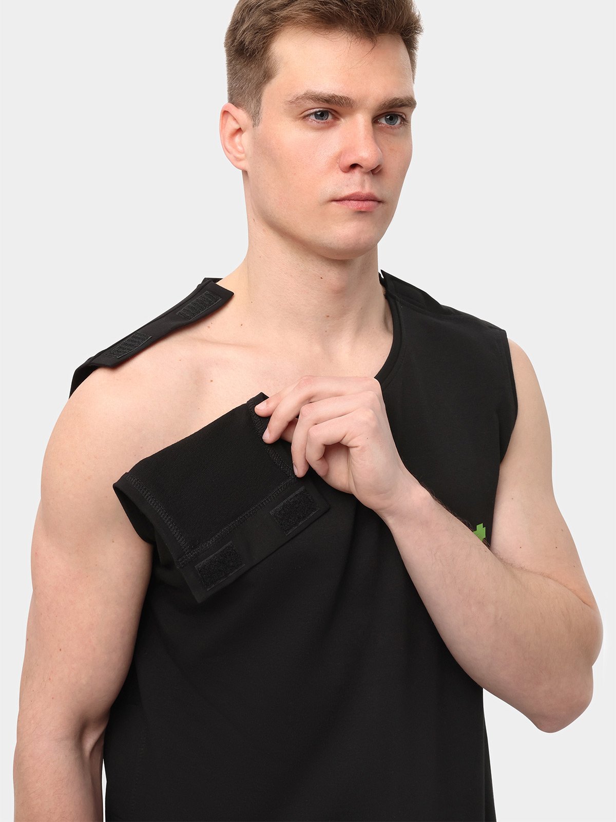 Фото: Адаптивная мужская майка на&nbsp;липучках